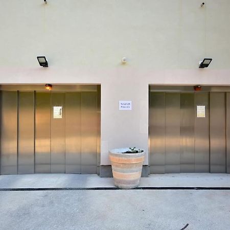 Brand New ! Seaside Apt With Poolview & Parking Budva Exteriör bild