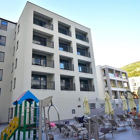 Brand New ! Seaside Apt With Poolview & Parking Budva Exteriör bild