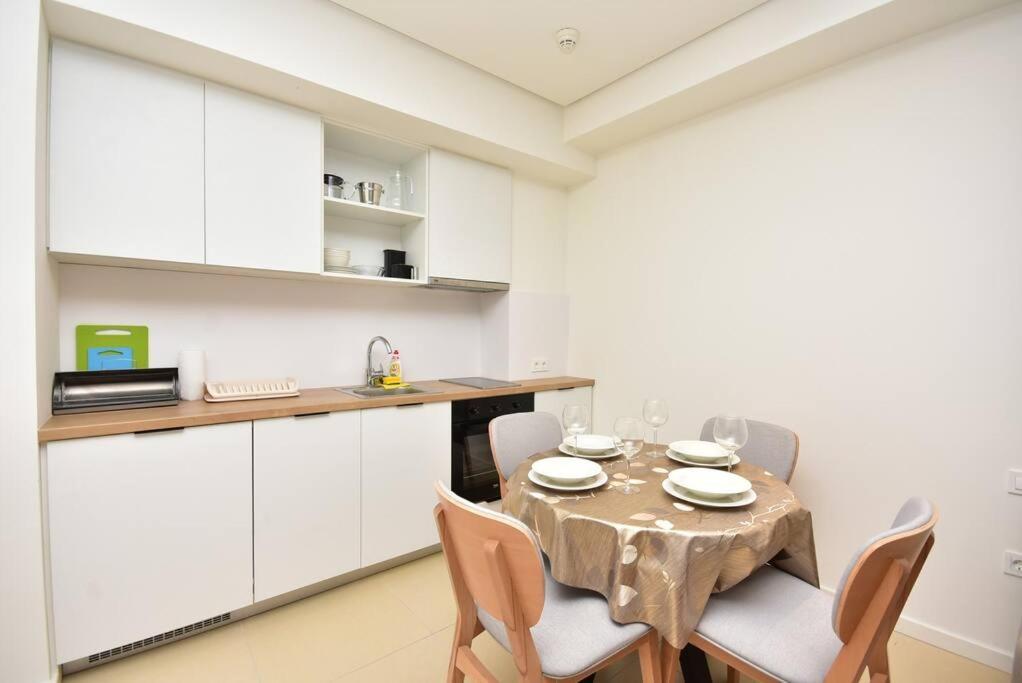 Brand New ! Seaside Apt With Poolview & Parking Budva Exteriör bild