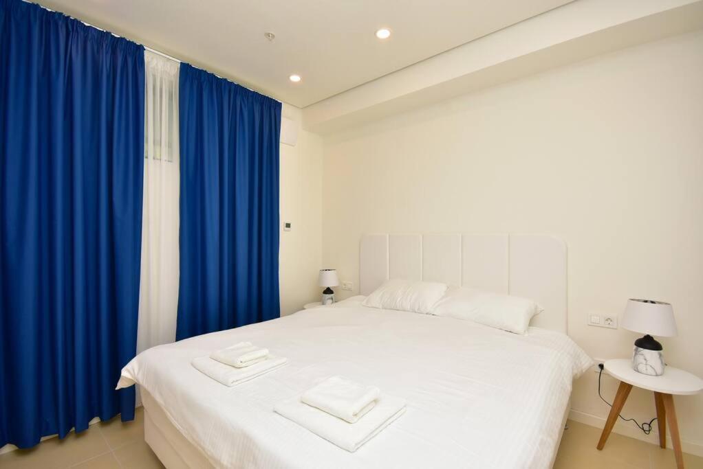 Brand New ! Seaside Apt With Poolview & Parking Budva Exteriör bild