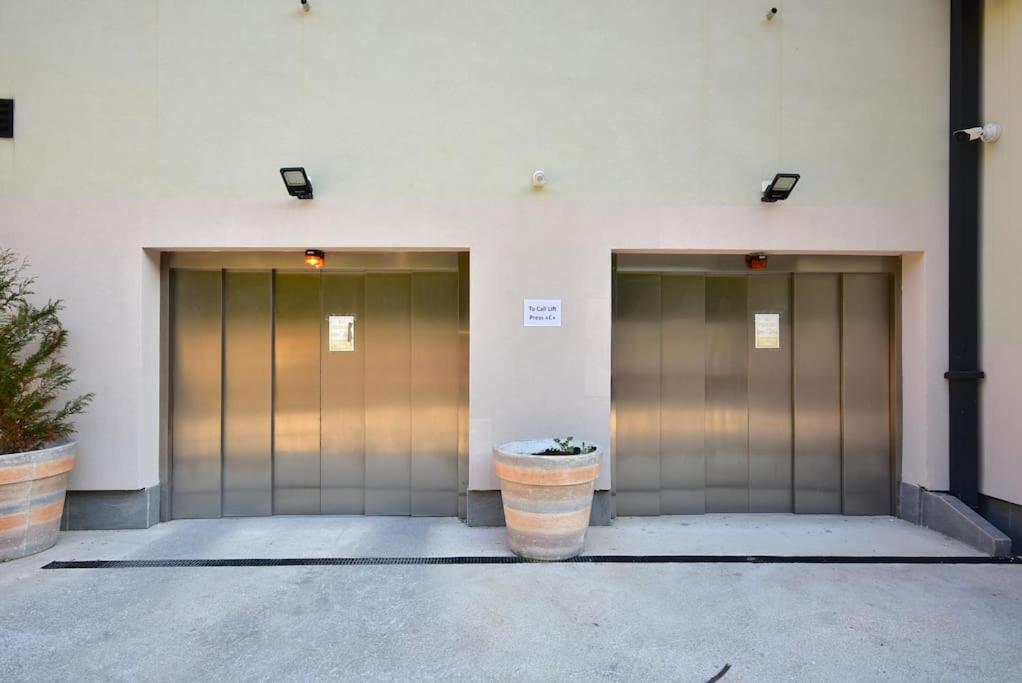 Brand New ! Seaside Apt With Poolview & Parking Budva Exteriör bild